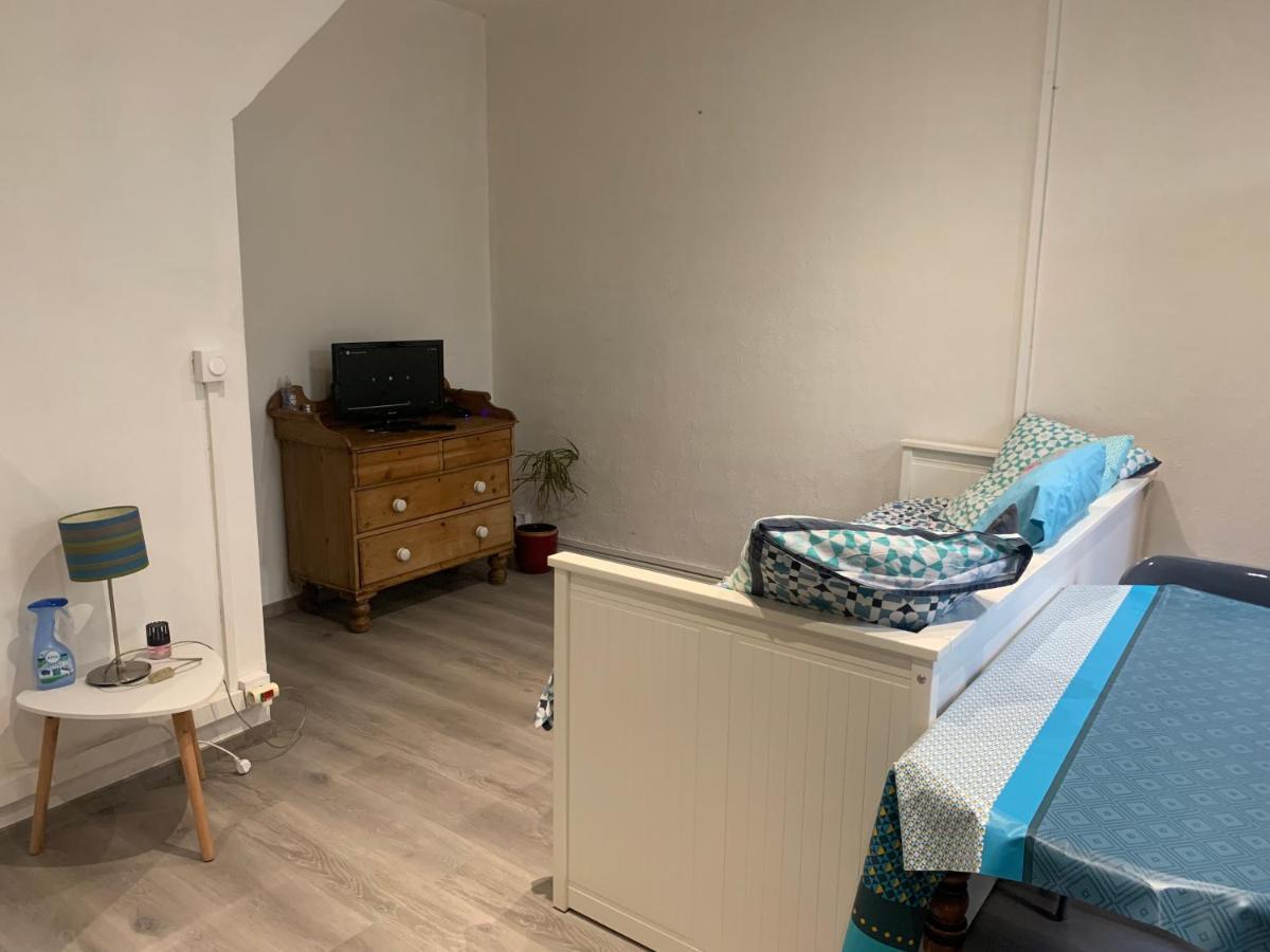 Appartement Studio Avec Cours à Fourques  Extérieur photo
