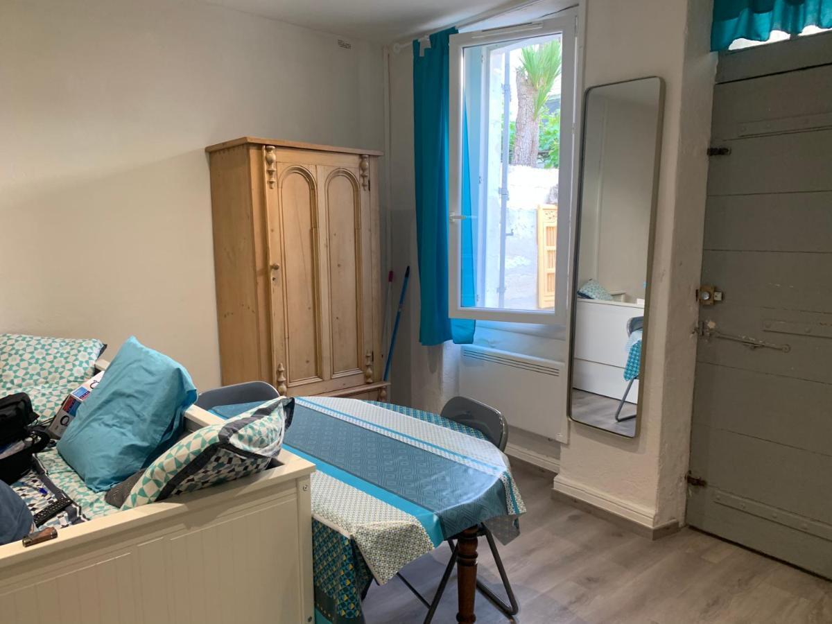 Appartement Studio Avec Cours à Fourques  Extérieur photo